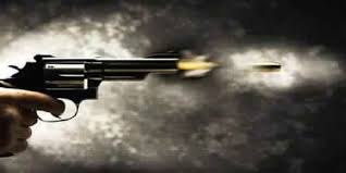 عقب تقنين الإجراءات تم إستهدافهم بمأمورية برئاسة قطاع الأمن العام وبمشاركة إدارة البحث الجنائى بمديرية أمن دمياط مدعومين بقوات من قطاع الأمن المركزى ولدى إستشعار المتهمين بالقوات بادروا بإطلاق الأعيرة النارية تجاهها ، فبادلتهم القوات إطلاق النيران وتمكنت من السيطرة على الموقف