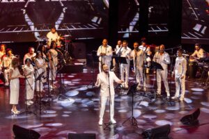 رامي عياش.. يفاجئ الجمهور فى أحدث حفلاتهبالغناء بدون ميكروفون