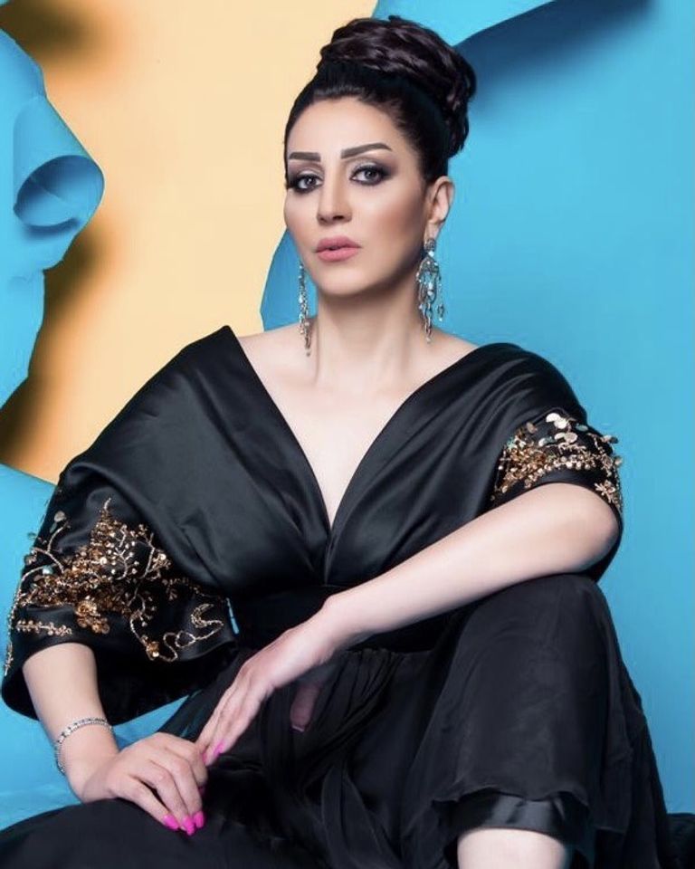 الفنانة وفاء عامر