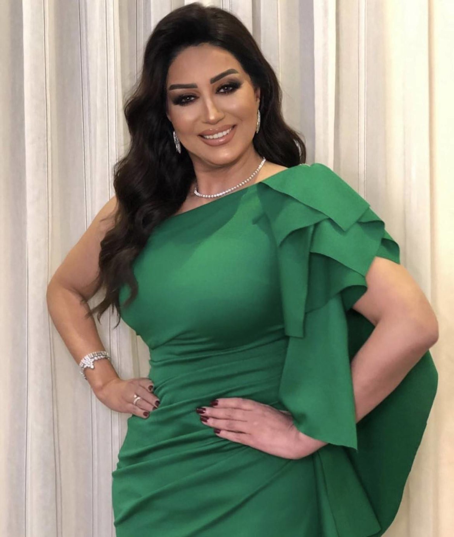 الفنانة وفاء عامر