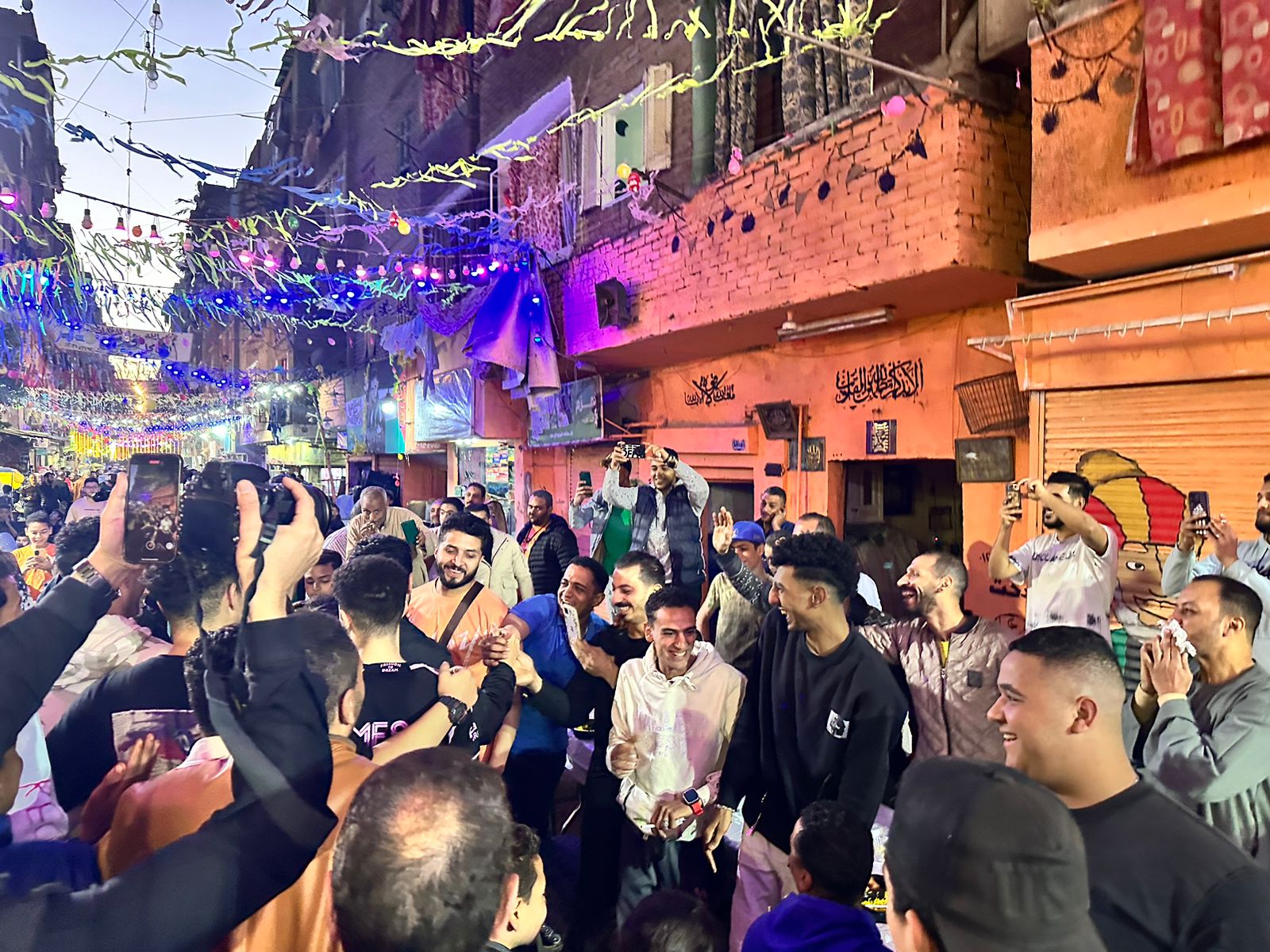 حمادة هلال يحتفل مع أهالي منطقته