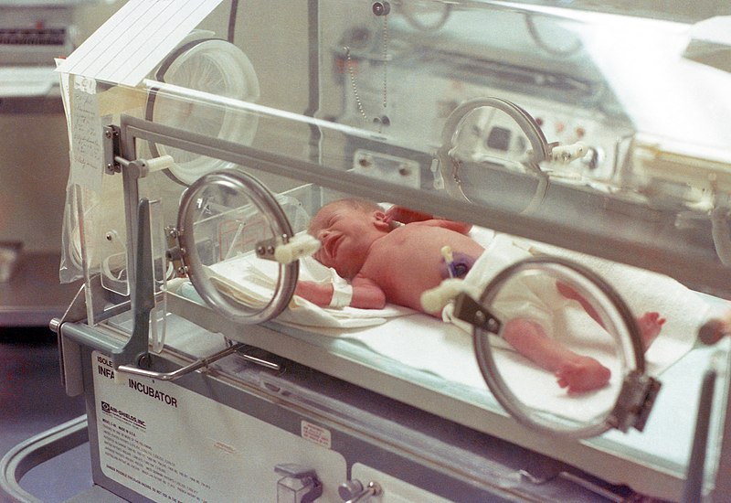 800px-Infant-Incubator-wBaby-1978-USA
