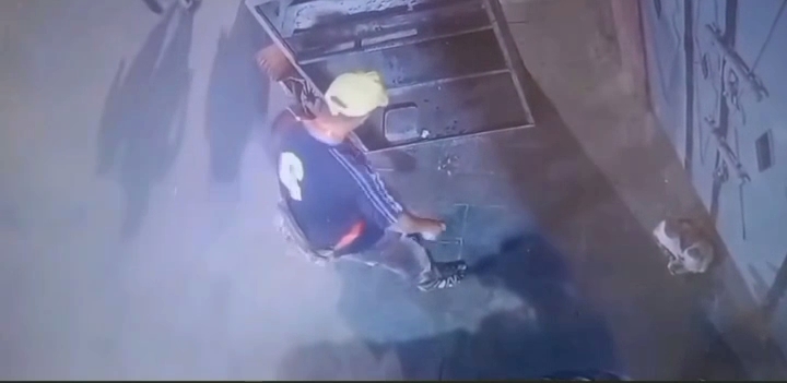 شاب 2